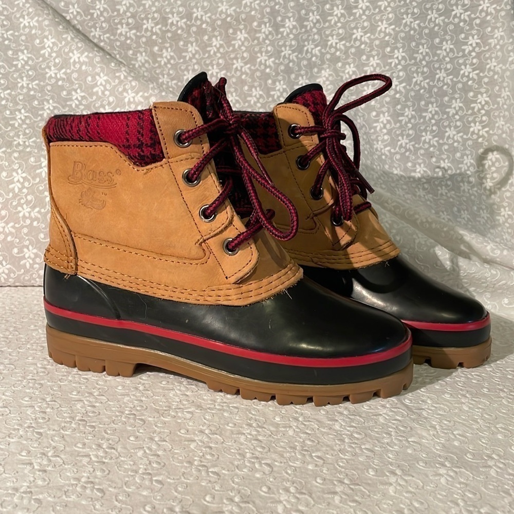 BASS Women’s Waterproof Duck Boots size 5 Thermolite Red Black Wool
